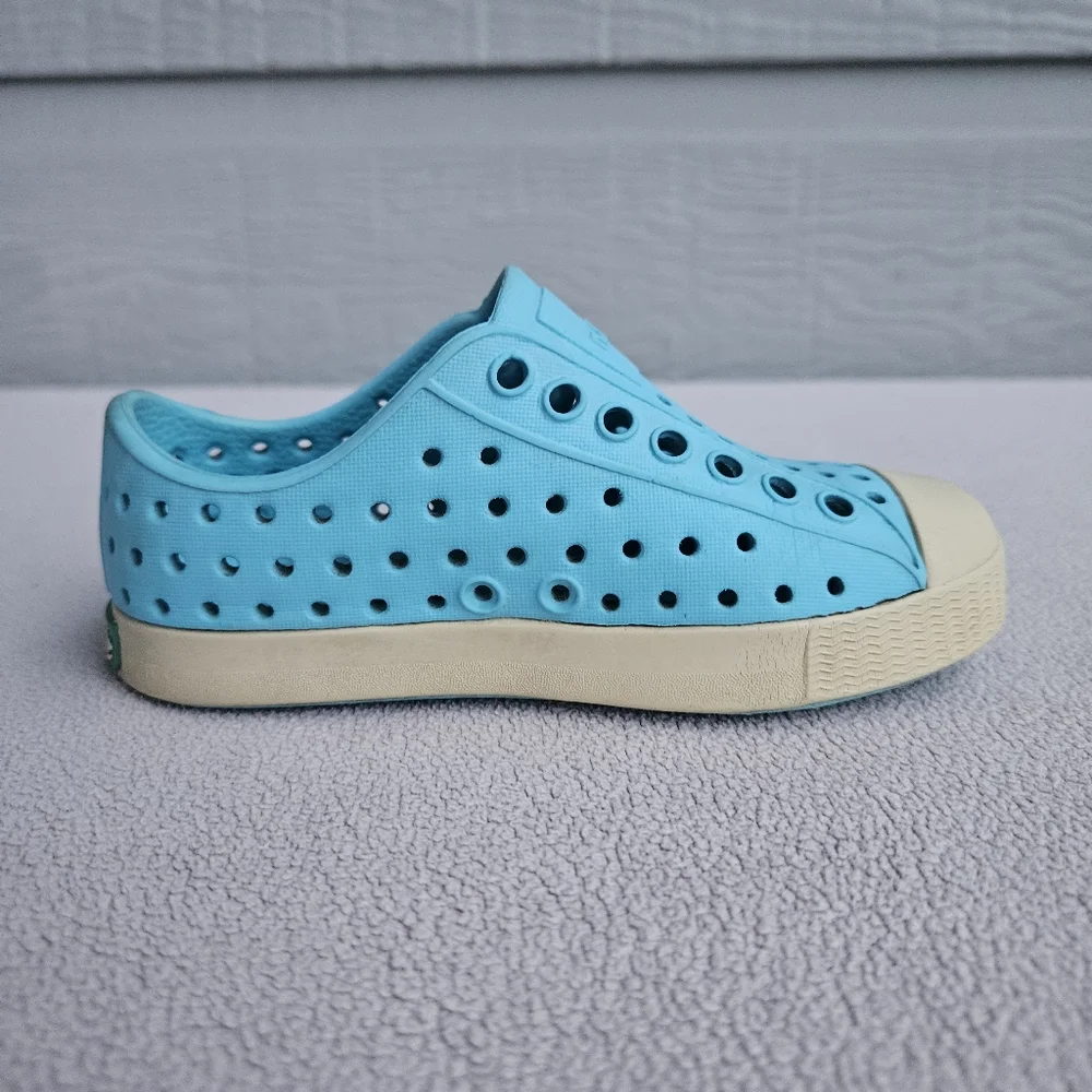 Native Jefferson Toddler SZ C8 Blue Bone Slip-On Water Shoes Unisex